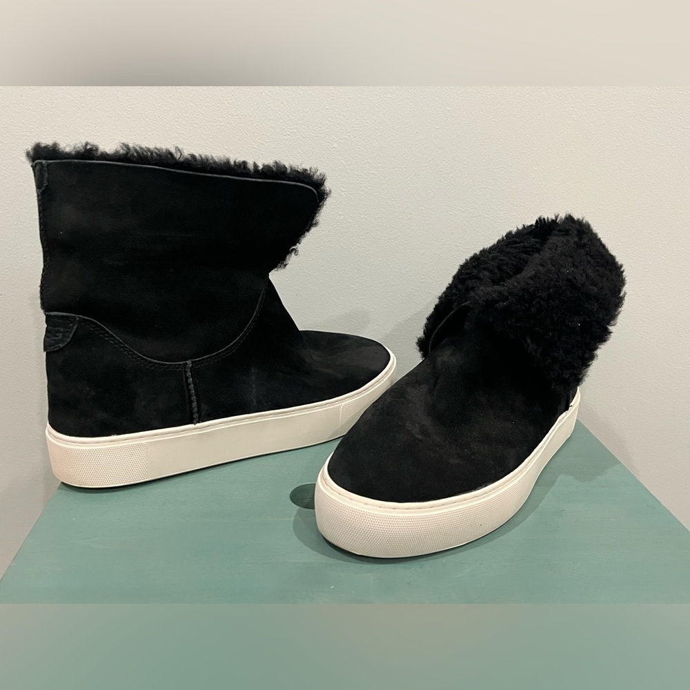 UGG Lynus cuffable Black Suede Fur-Lined sneaker 9.5 Boots - Picture 4 of 11